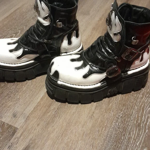 Sold - Picture 2 of 3